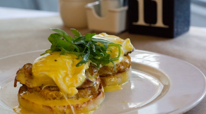 Who makes a good Eggs Benny in Cape Town?